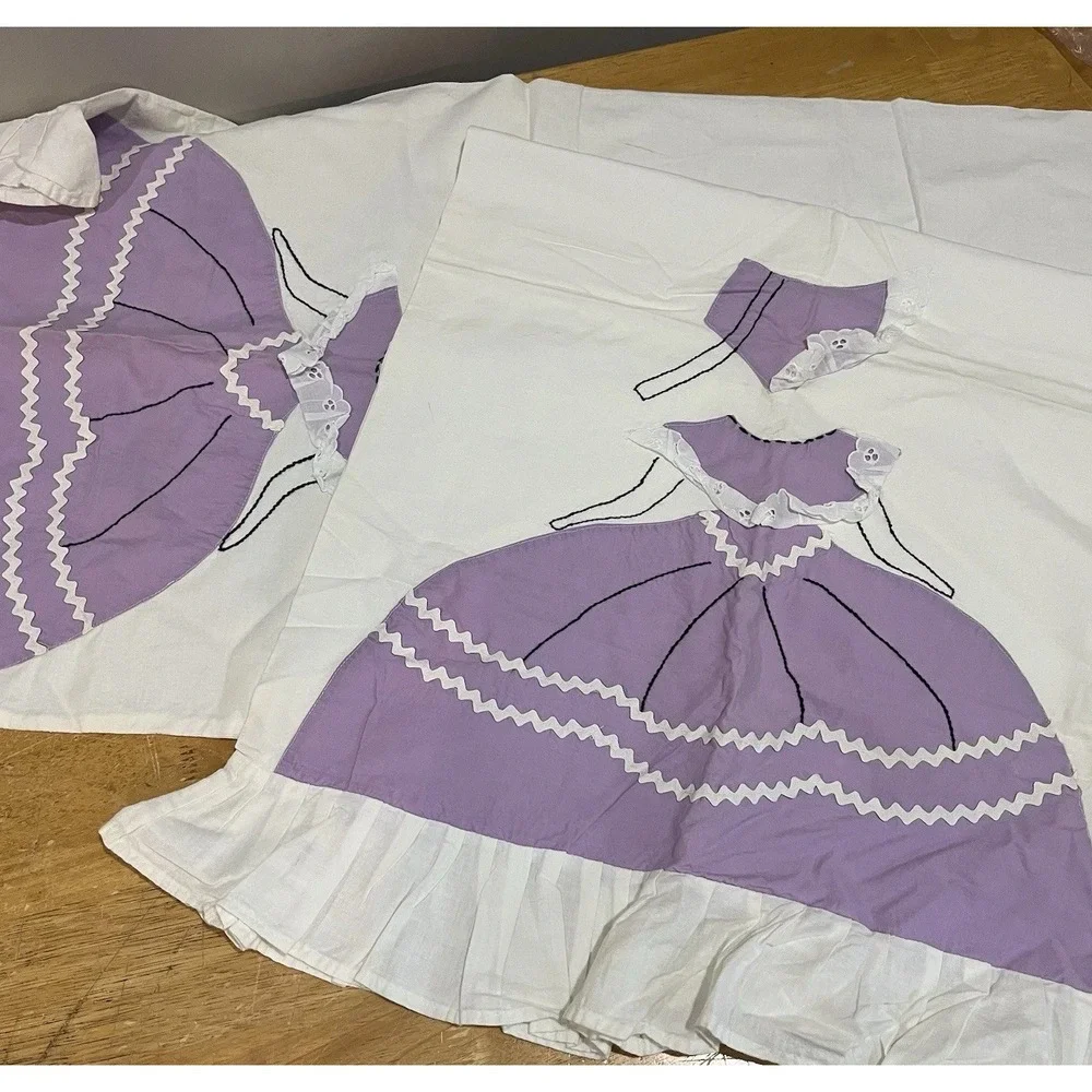 Vintage Southern Belle Dancing Girl Floral Purple Cottage (2) King Shams Ruffled